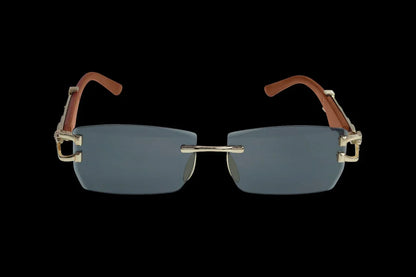 Gafas de sol sin montura con lentes rectangulares azules y patillas marrones con detalles metálicos dorados